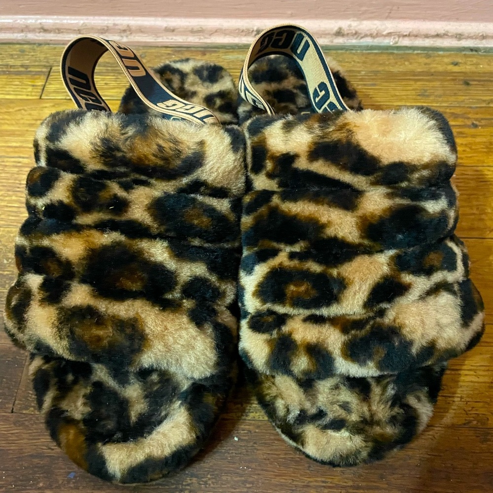 UGG FURRY SLIPPERS/SANDALS - Leopard Print - US Women’s Size 6